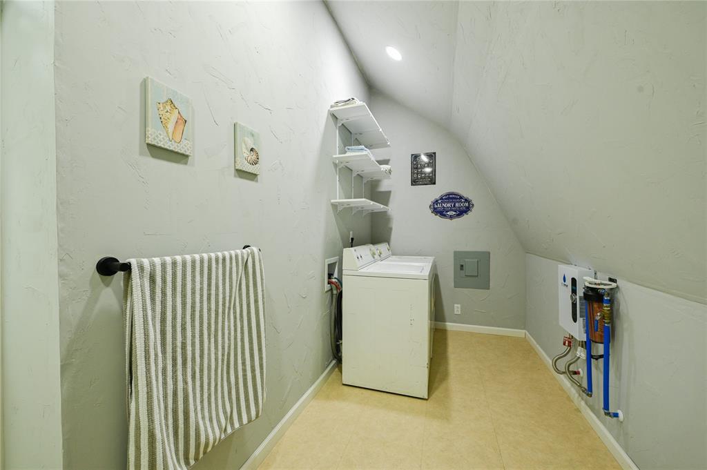 2275 County Road 4185 Property Photo 9