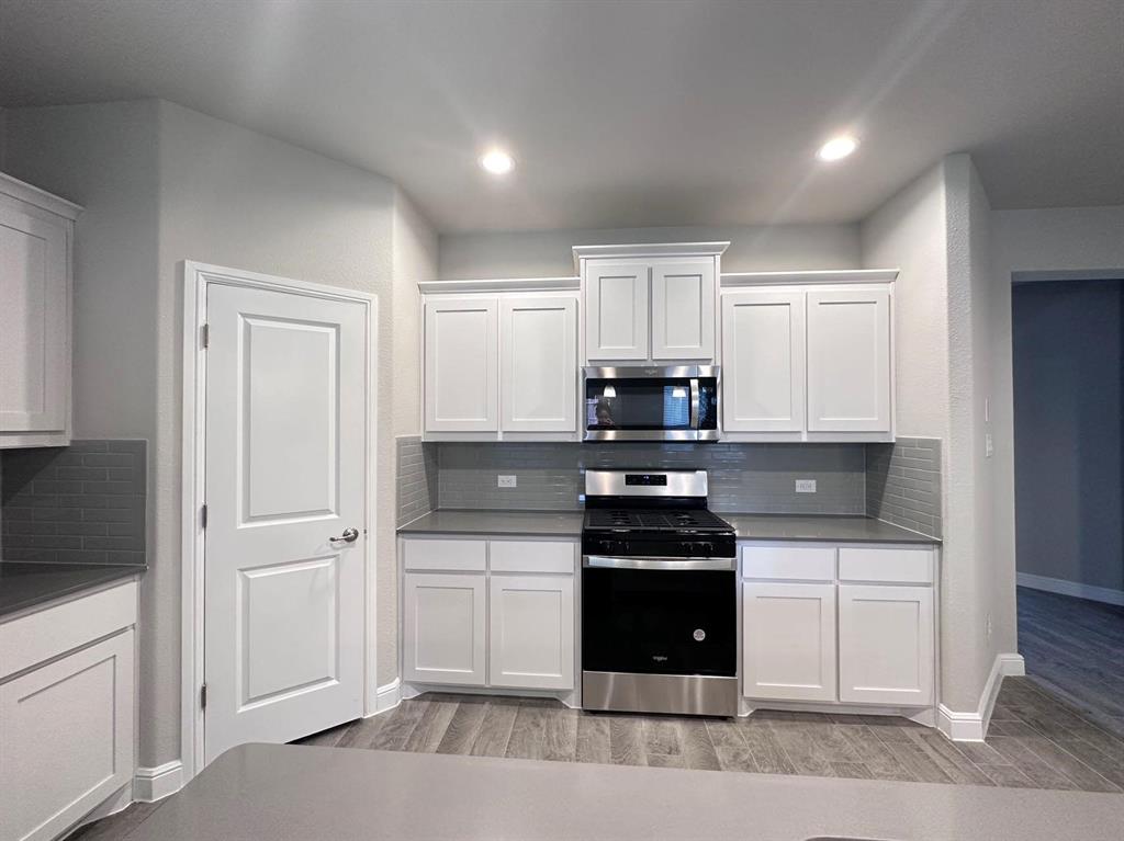 1049 Kirkham Way Property Photo 4