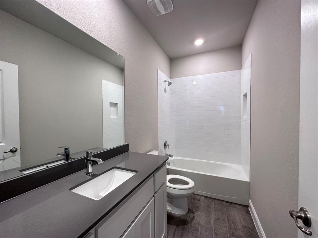 1049 Kirkham Way Property Photo 10