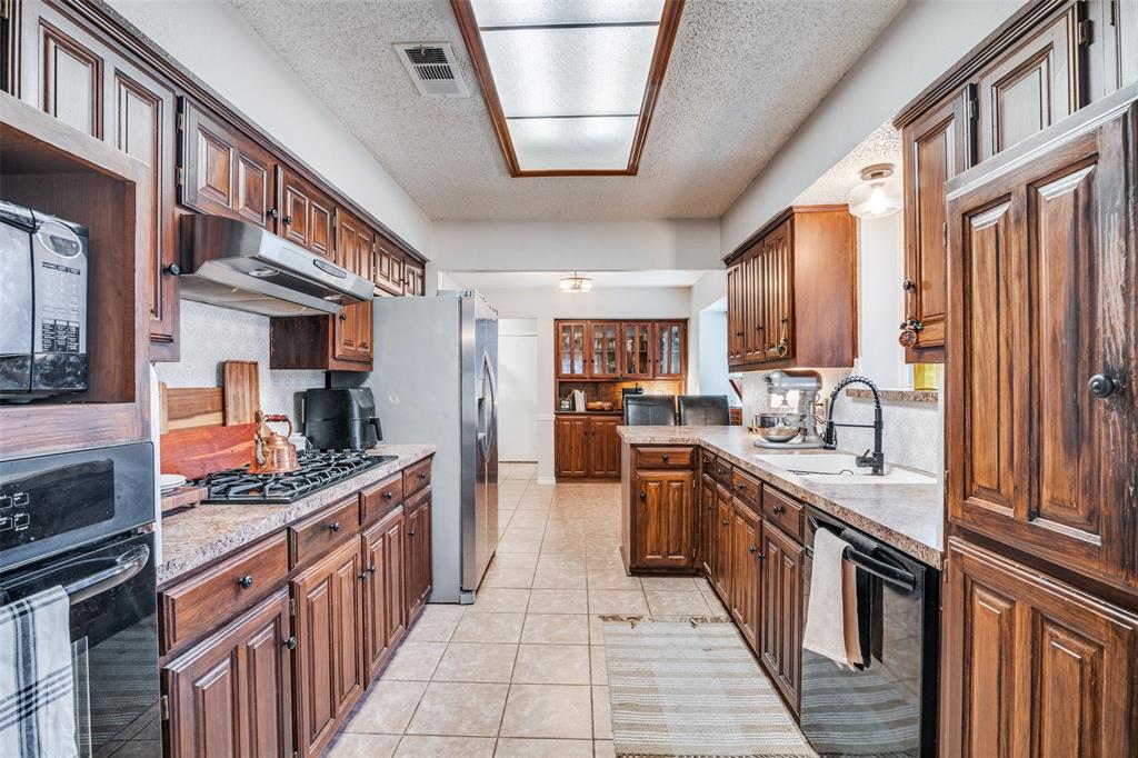 708 Stoneybrook Drive Property Photo 10