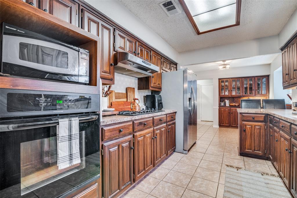 708 Stoneybrook Drive Property Photo 11