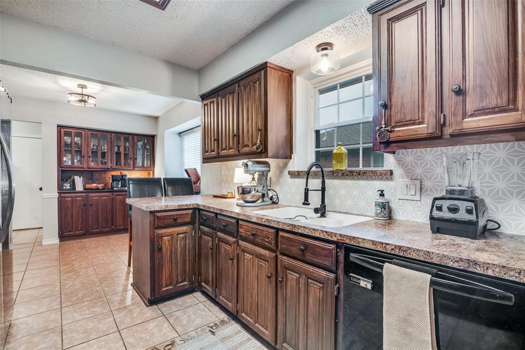 708 Stoneybrook Drive Property Photo 12