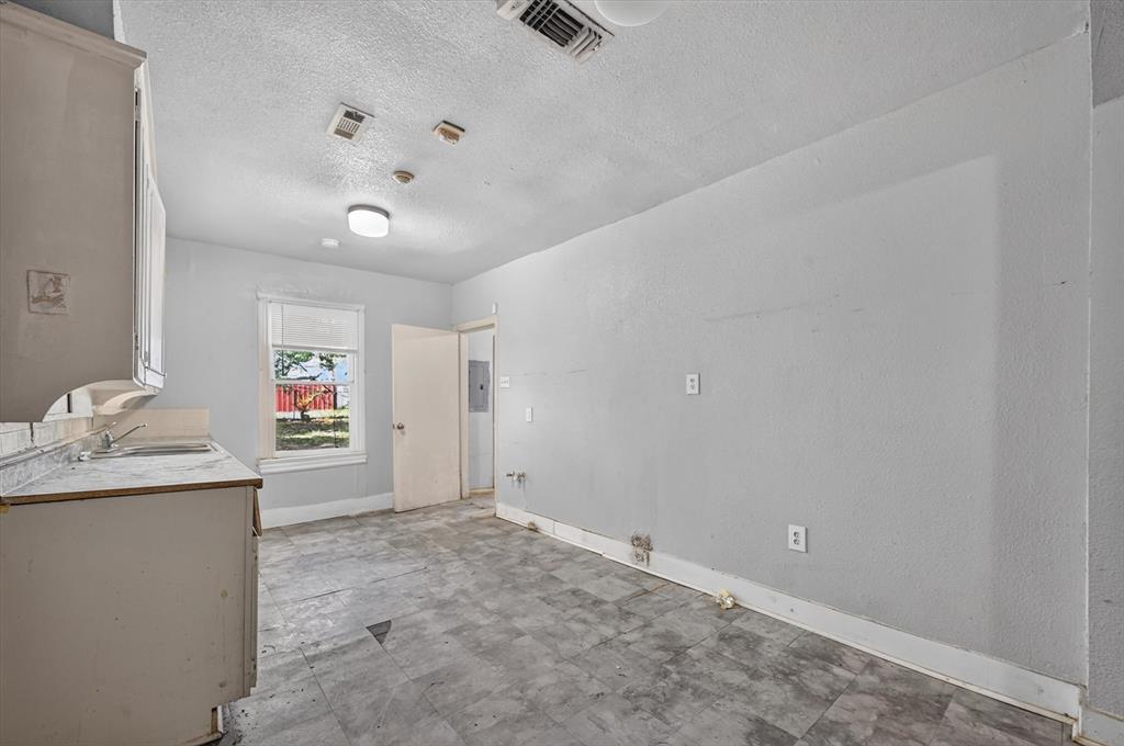 2813 E Rosedale Street Property Photo 16