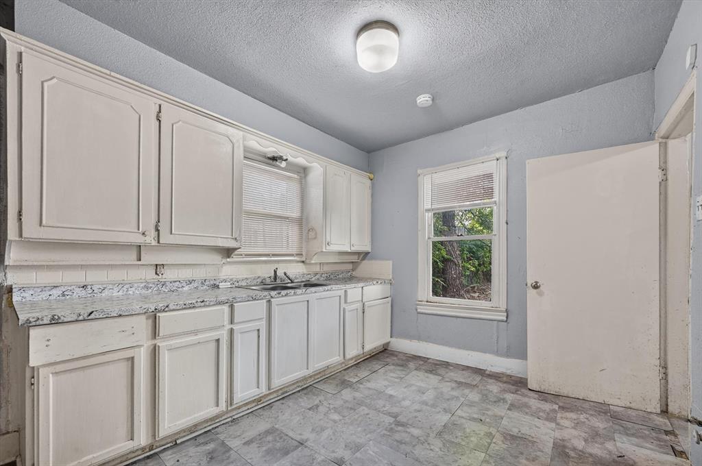 2813 E Rosedale Street Property Photo 17