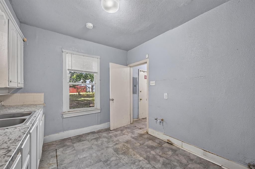 2813 E Rosedale Street Property Photo 18