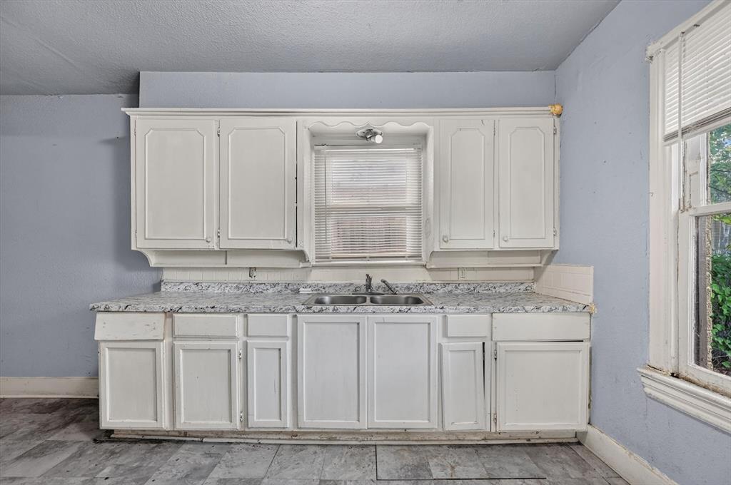 2813 E Rosedale Street Property Photo 22