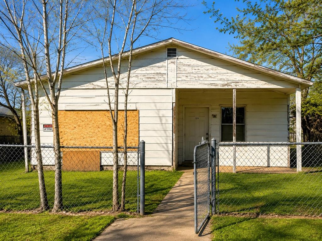 1204 N 8th Street Property Photo 1