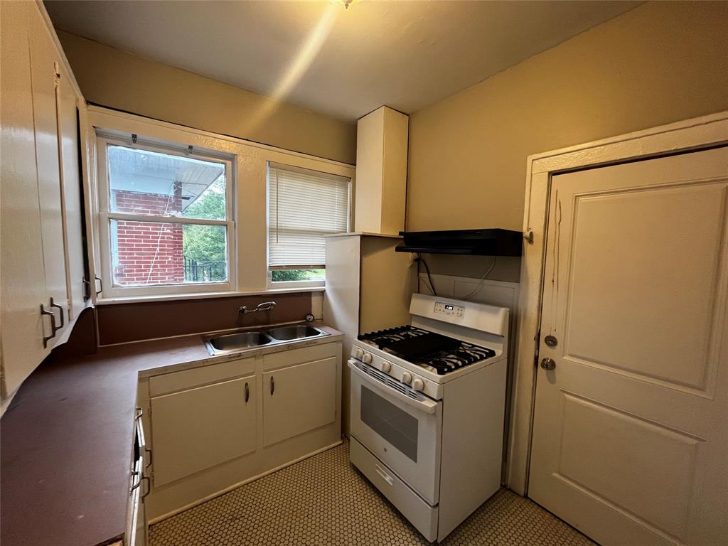402 Egan Street 1322 Property Photo 6