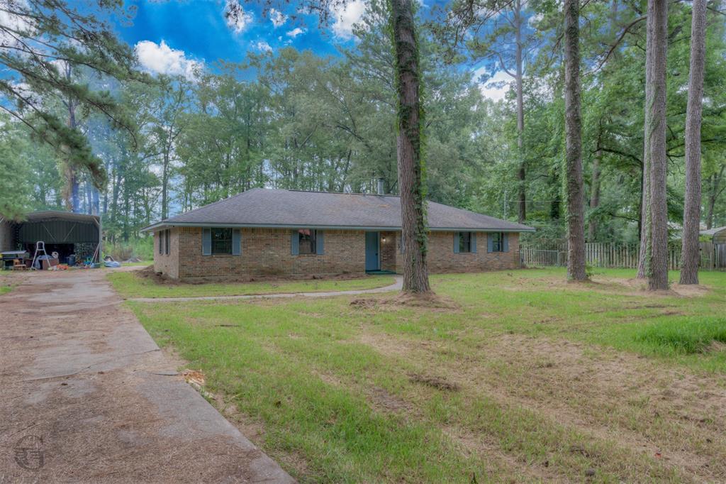 220 E Cloverleaf Drive