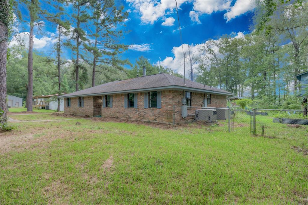 220 E Cloverleaf Drive Property Photo 3
