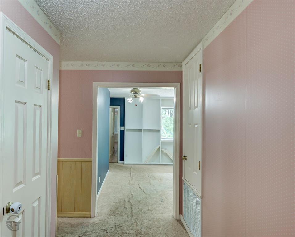 220 E Cloverleaf Drive Property Photo 4