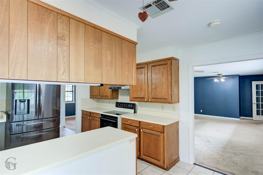 220 E Cloverleaf Drive Property Photo 10