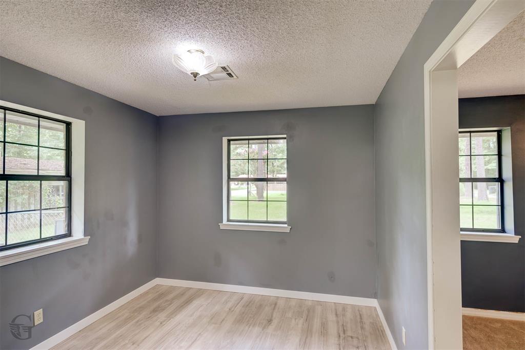 220 E Cloverleaf Drive Property Photo 13