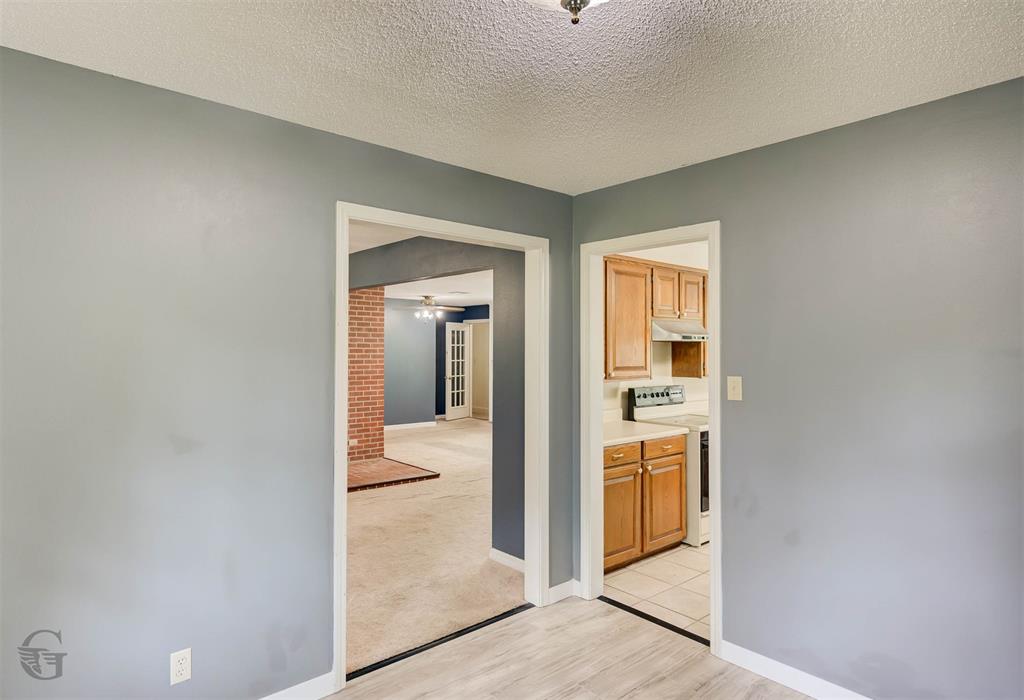 220 E Cloverleaf Drive Property Photo 14