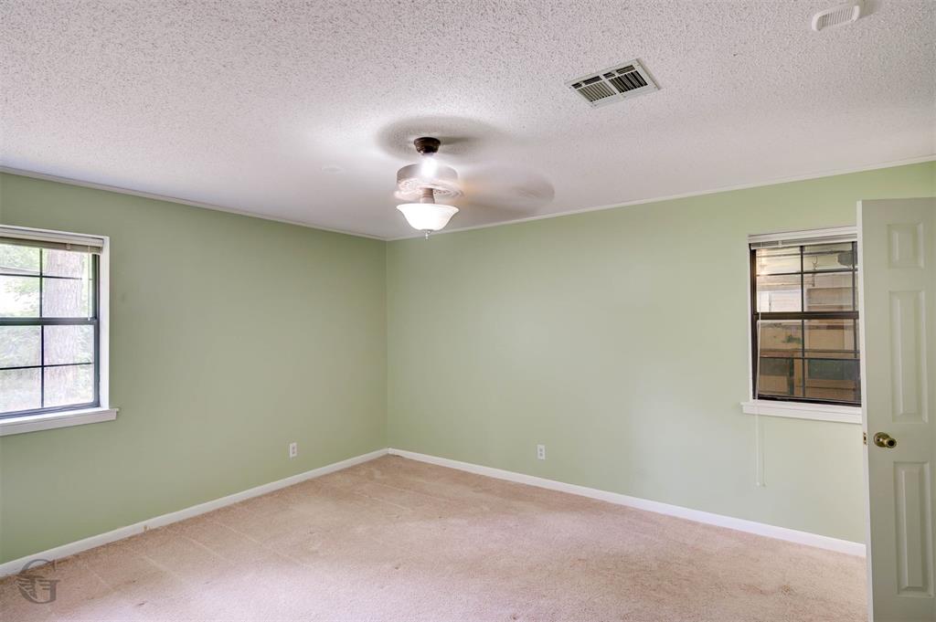 220 E Cloverleaf Drive Property Photo 18