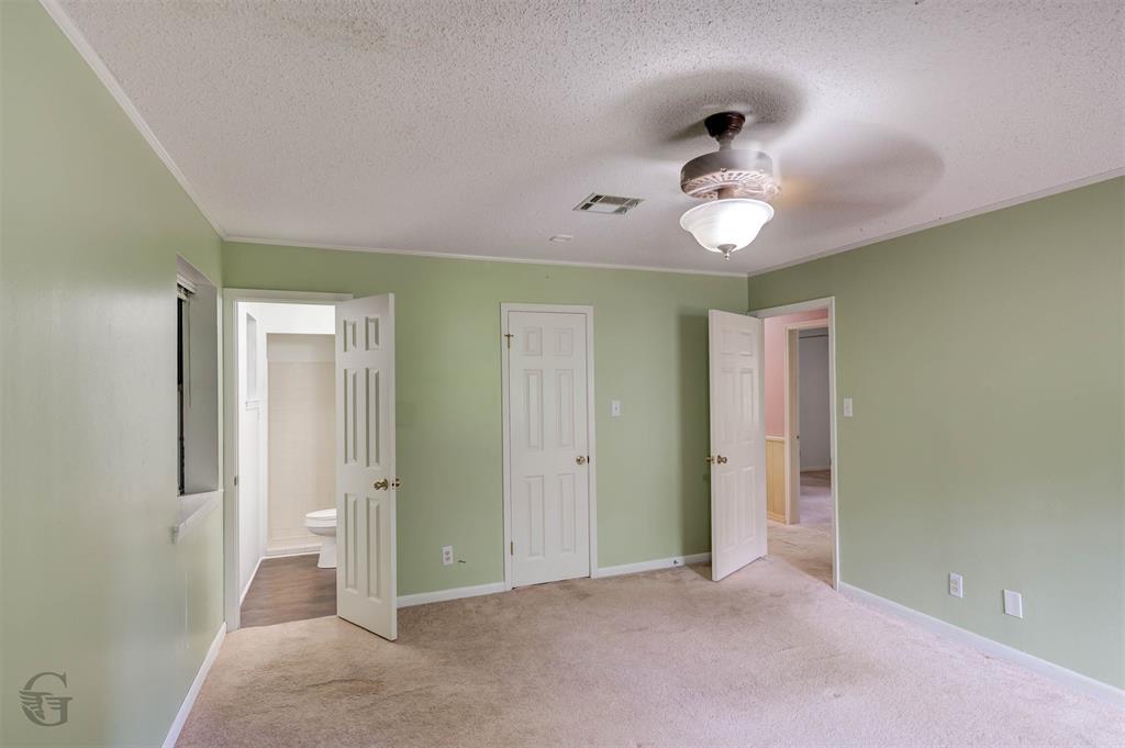 220 E Cloverleaf Drive Property Photo 19