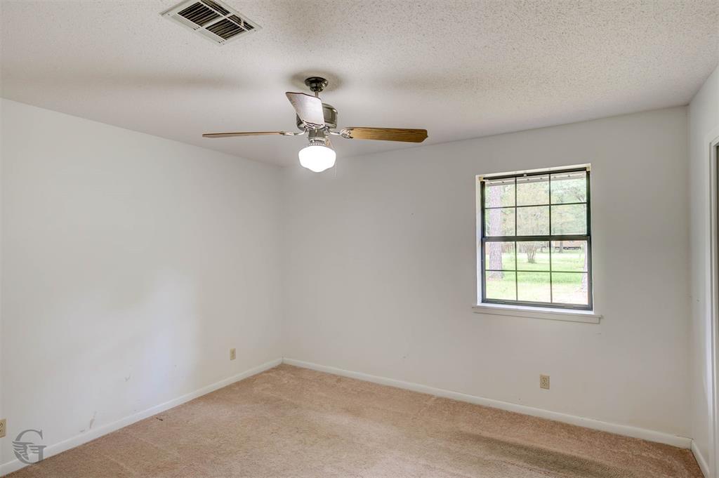 220 E Cloverleaf Drive Property Photo 21