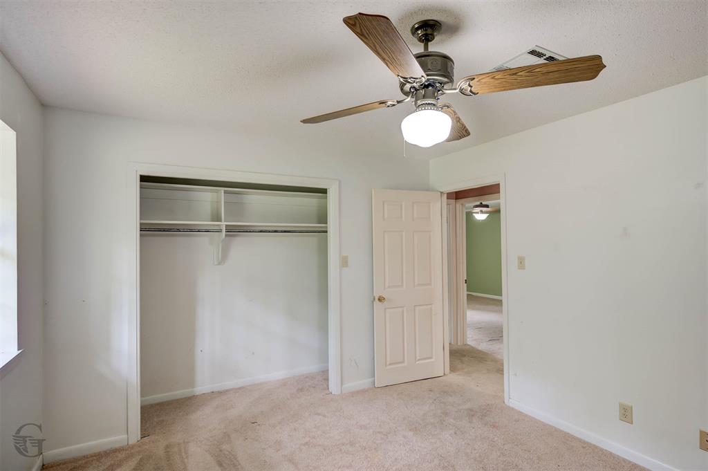 220 E Cloverleaf Drive Property Photo 22