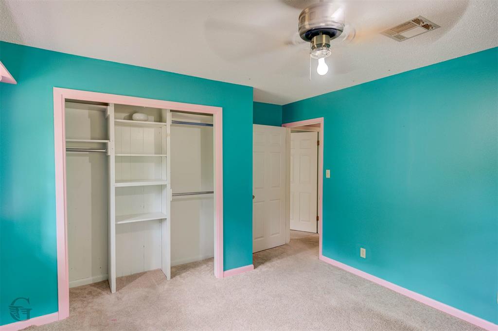 220 E Cloverleaf Drive Property Photo 25