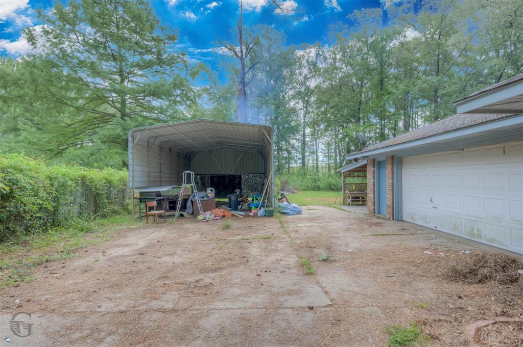 220 E Cloverleaf Drive Property Photo 28