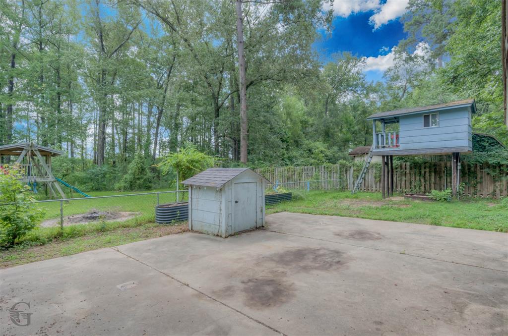 220 E Cloverleaf Drive Property Photo 30