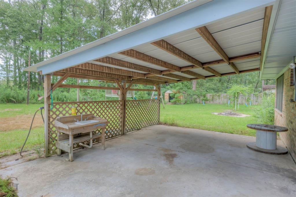 220 E Cloverleaf Drive Property Photo 31