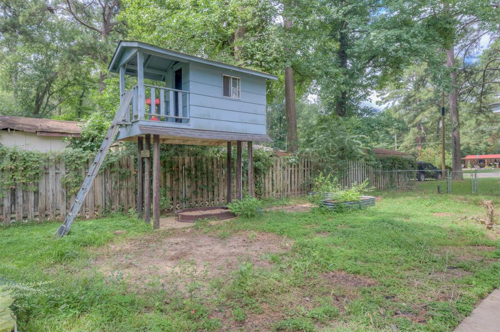220 E Cloverleaf Drive Property Photo 32