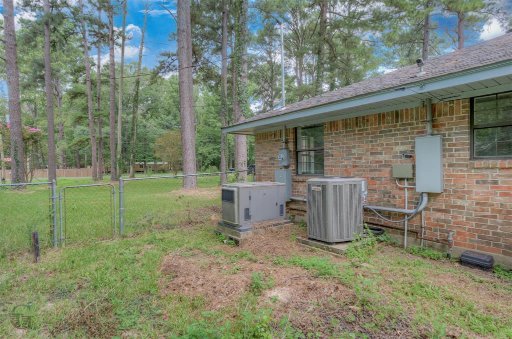 220 E Cloverleaf Drive Property Photo 33