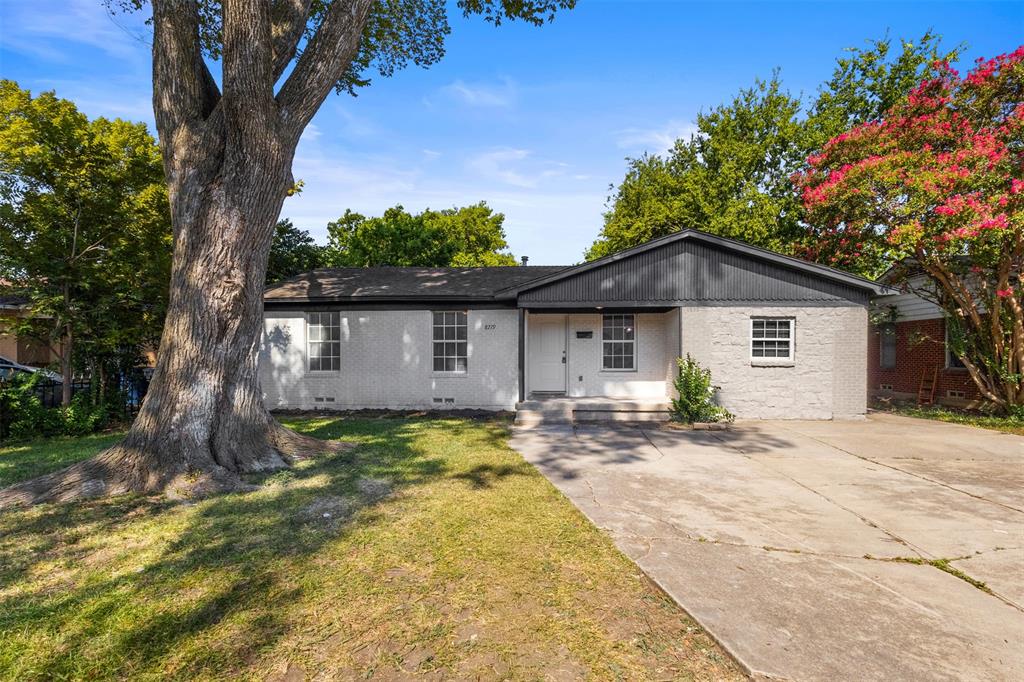 8719 Freeport Drive Property Photo 1