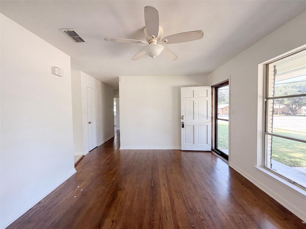 1213 S Ridgeway Drive Property Photo 3