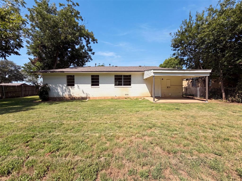1213 S Ridgeway Drive Property Photo 5