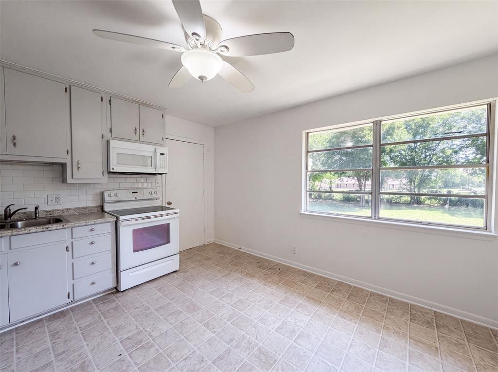 1213 S Ridgeway Drive Property Photo 6