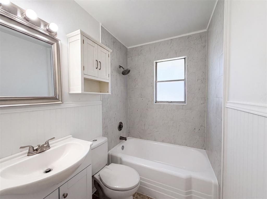 1213 S Ridgeway Drive Property Photo 8