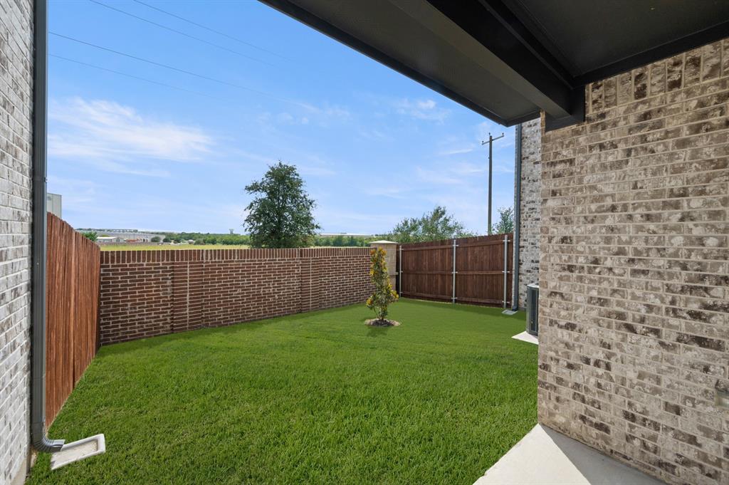 656 Sandiford Court Property Photo 26