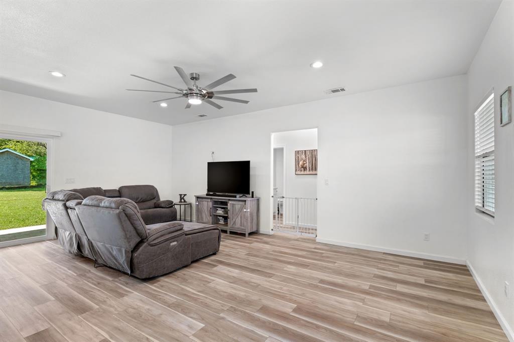 304 E Adams Street Property Photo 17