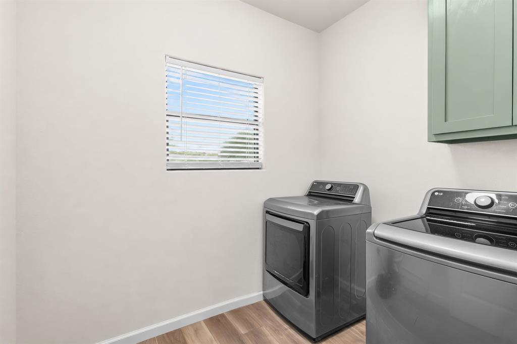 304 E Adams Street Property Photo 26
