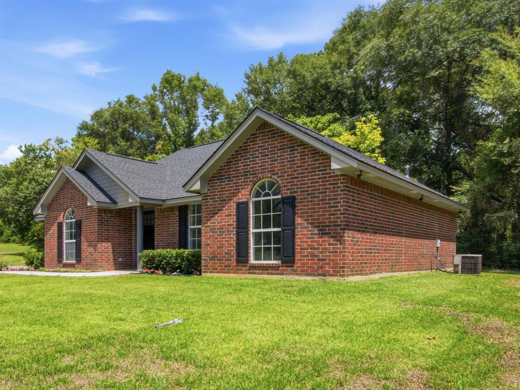 105 E Foggle Street Property Photo 4