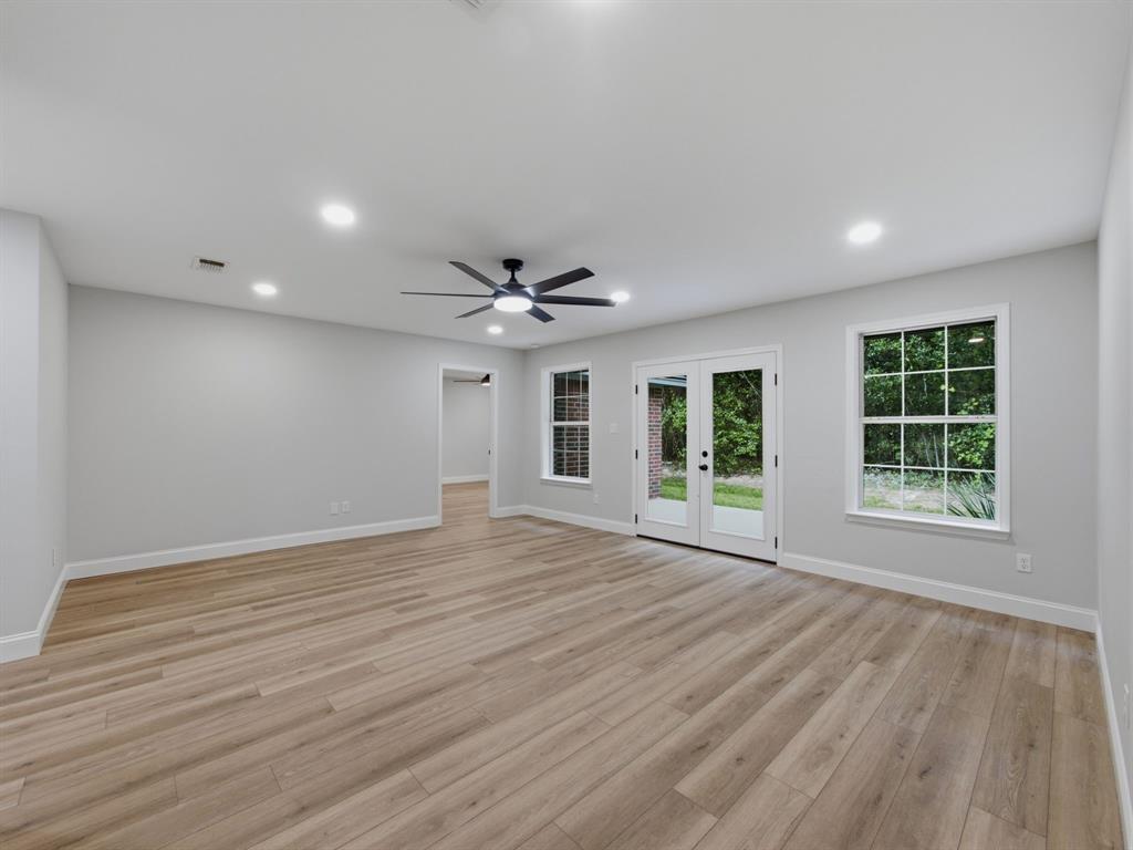 105 E Foggle Street Property Photo 8
