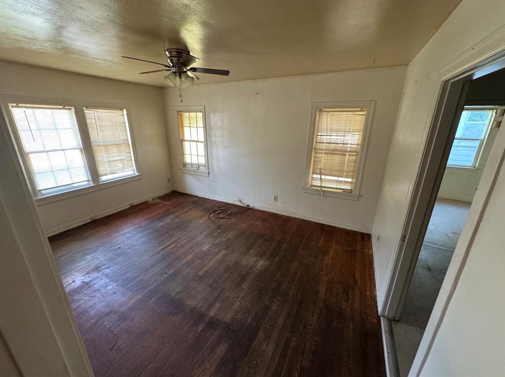 804 W Bridge Street Property Photo 4