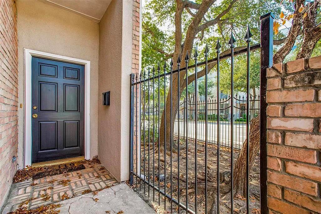 5720 La Vista Drive Property Photo 1