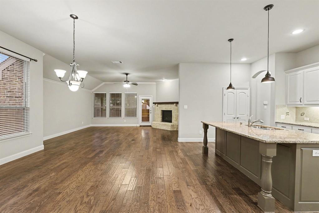 15943 River Glen Drive Property Photo 3