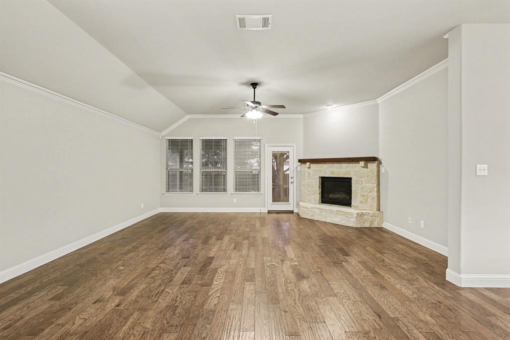 15943 River Glen Drive Property Photo 8