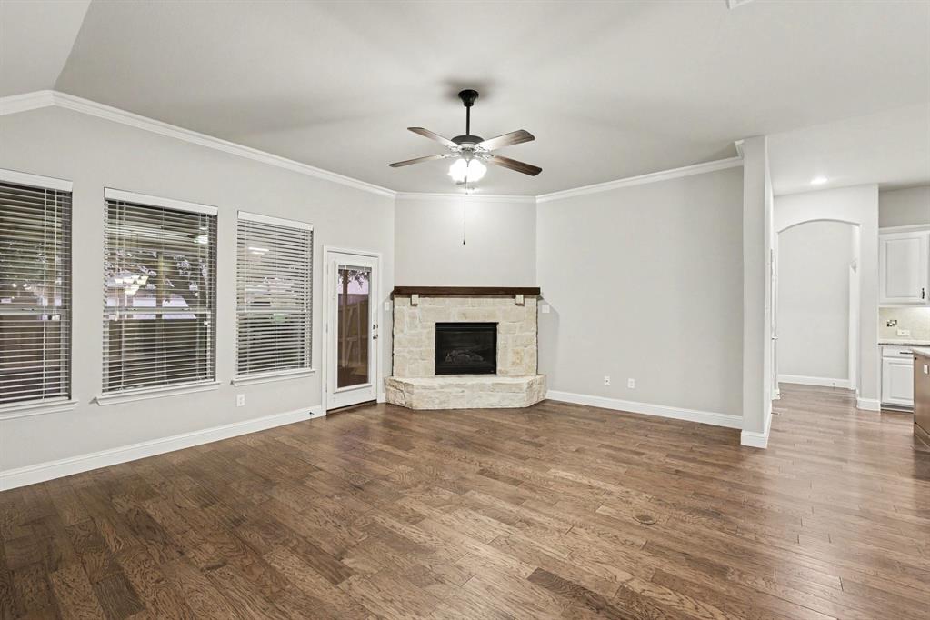 15943 River Glen Drive Property Photo 9