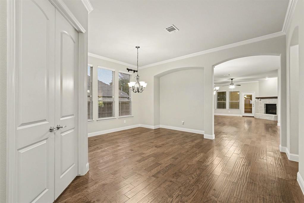 15943 River Glen Drive Property Photo 11