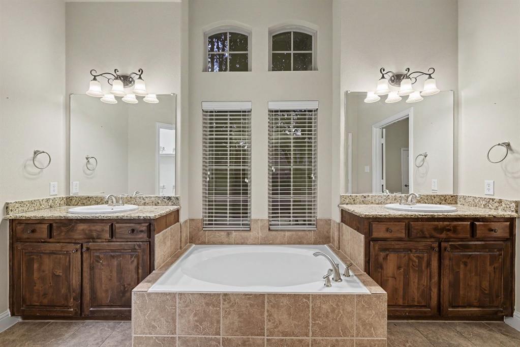 15943 River Glen Drive Property Photo 18
