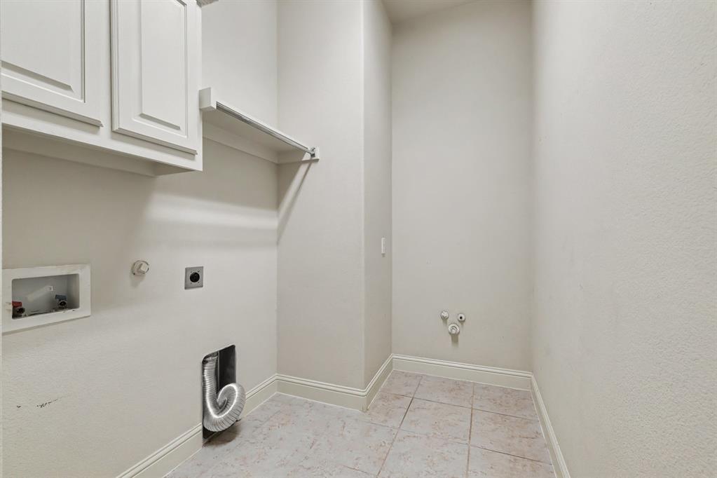 15943 River Glen Drive Property Photo 27