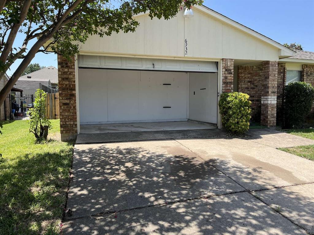 6932 Misty Glen Court Property Photo 3