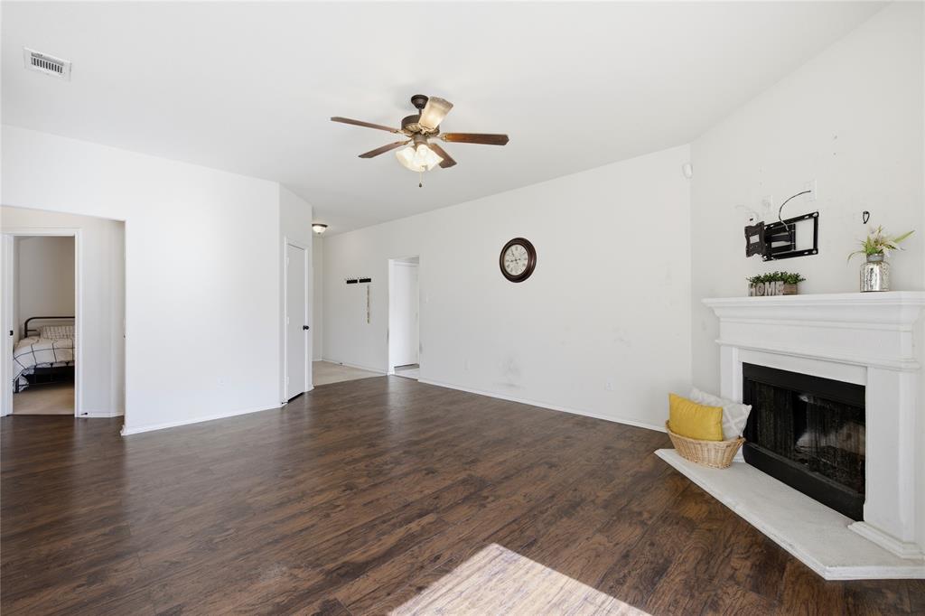 1003 Lakeshore Boulevard Property Photo 3