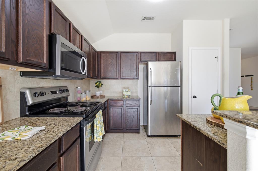 1003 Lakeshore Boulevard Property Photo 5