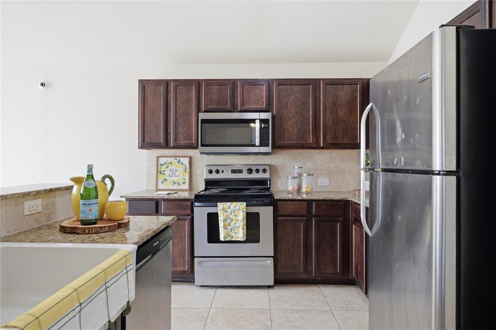 1003 Lakeshore Boulevard Property Photo 6